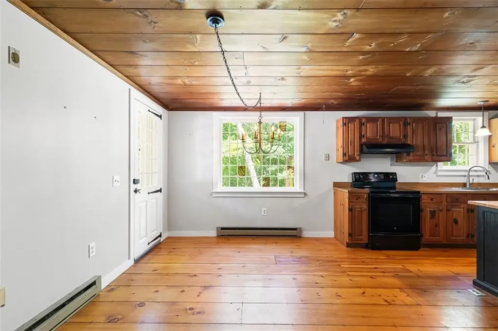 25 Forest Glen Drive Hopkinton RI 02832