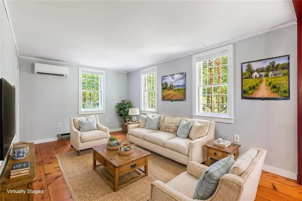 25 Forest Glen Drive Hopkinton RI 02832