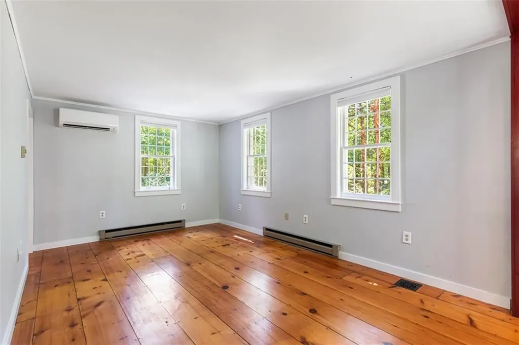 25 Forest Glen Drive Hopkinton RI 02832