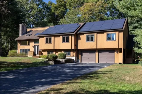 8 Robin Drive North Kingstown RI 02852