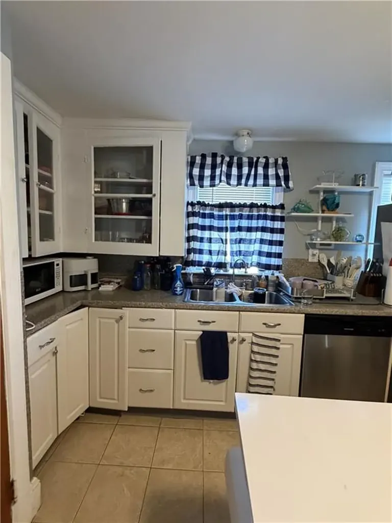 1475 Plainfield Pike Johnston RI 02919
