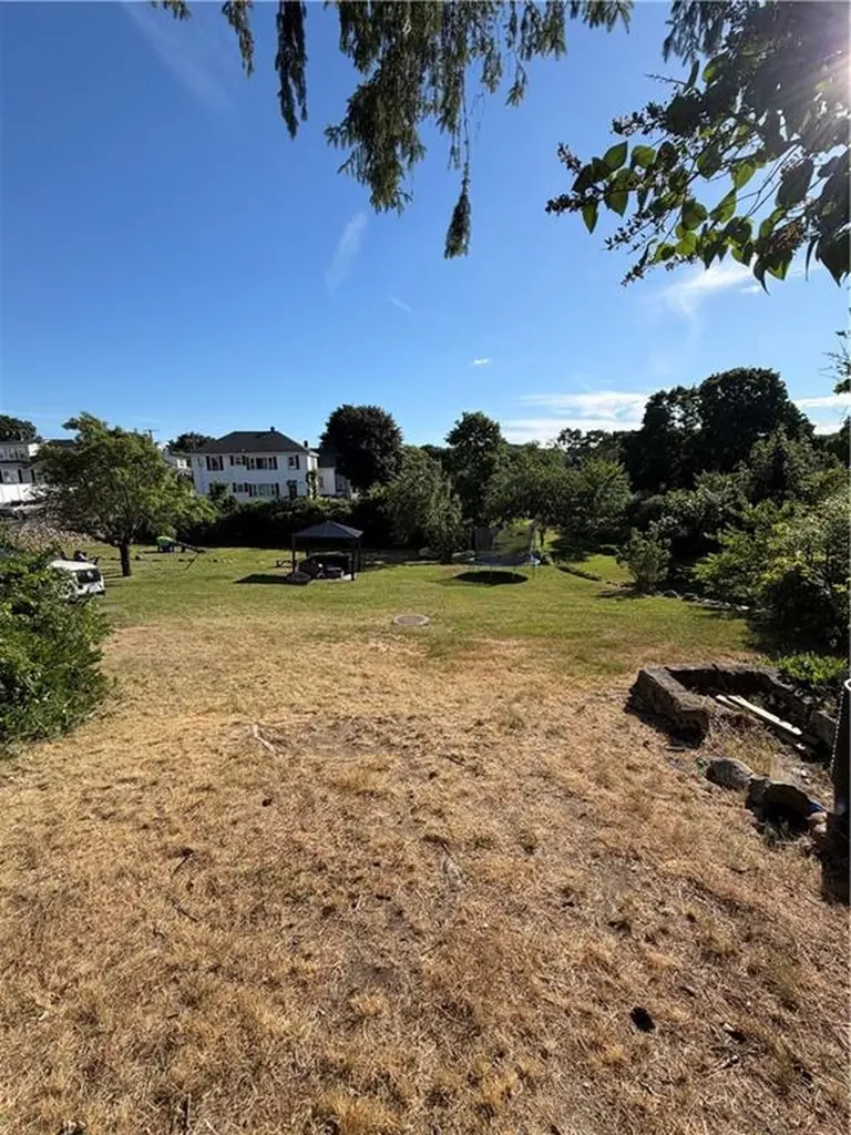 1475 Plainfield Pike Johnston RI 02919