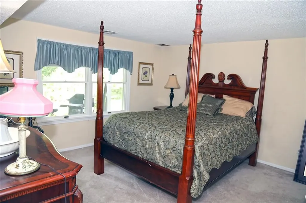 5390 Post Road Warwick RI 02818