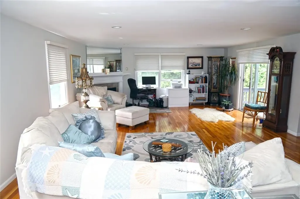 5390 Post Road Warwick RI 02818