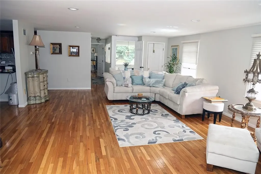 5390 Post Road Warwick RI 02818