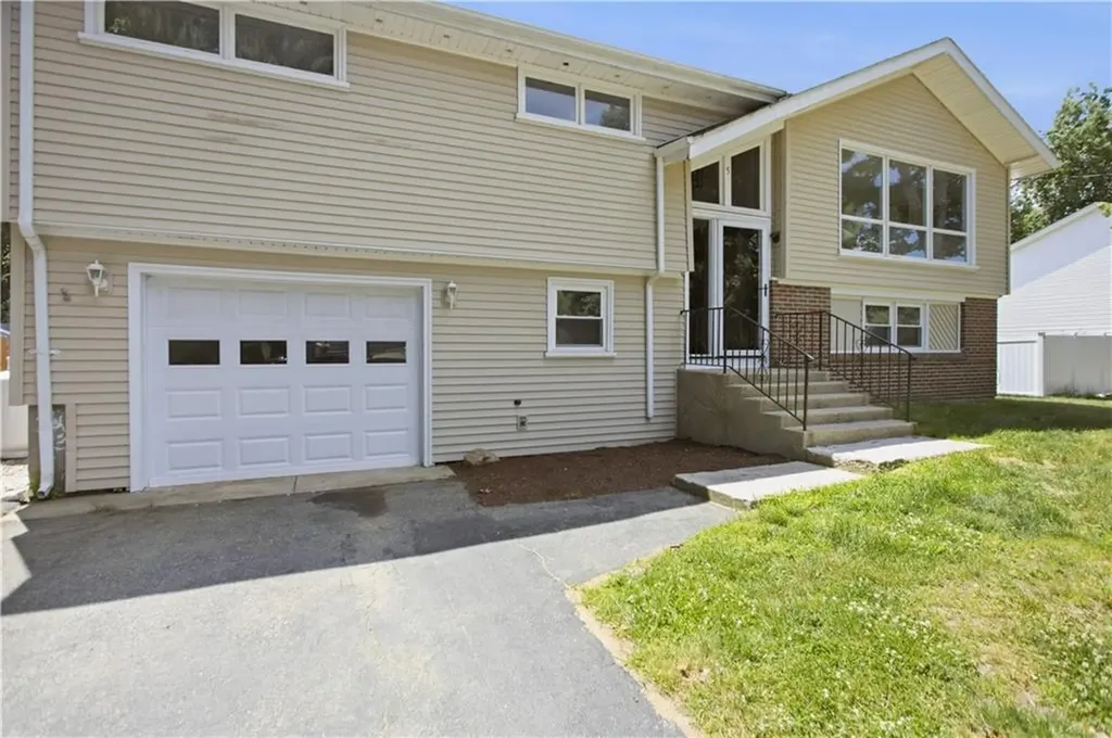 5 Baldwin Drive Johnston RI 02919