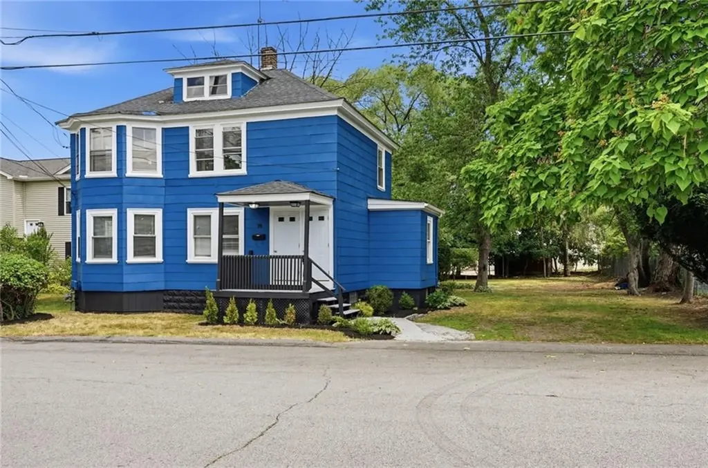 74 76 Pontiac Street Warwick RI 02886