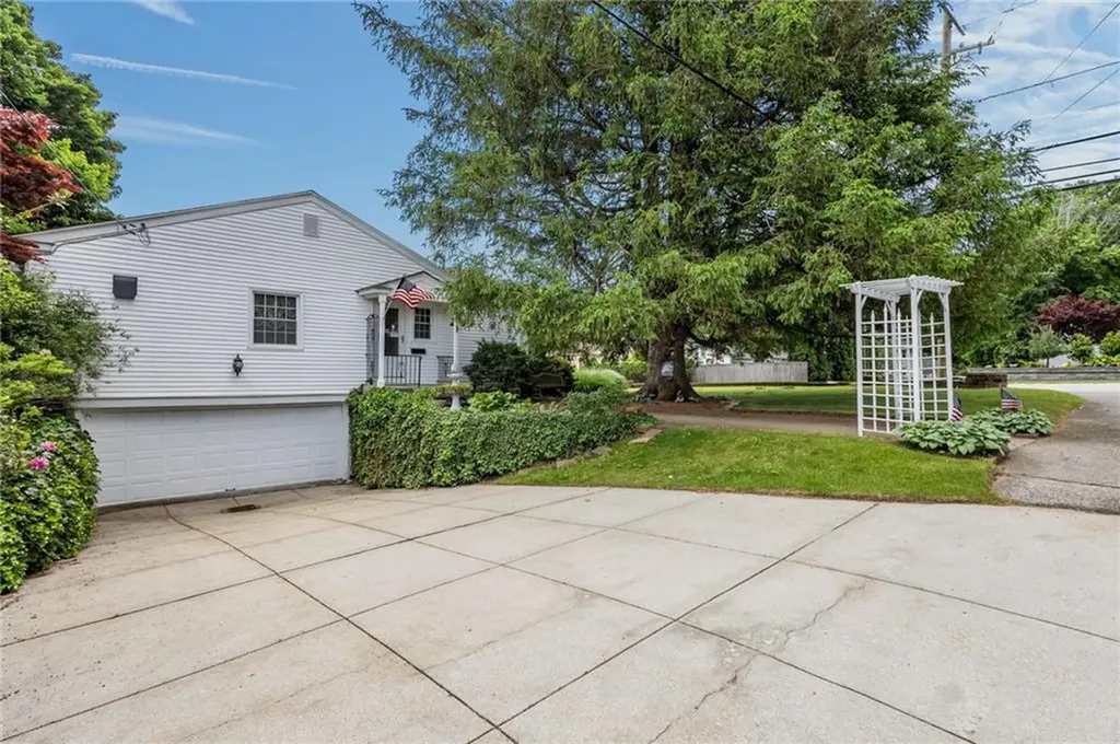963 Hartford Avenue Johnston RI 02919