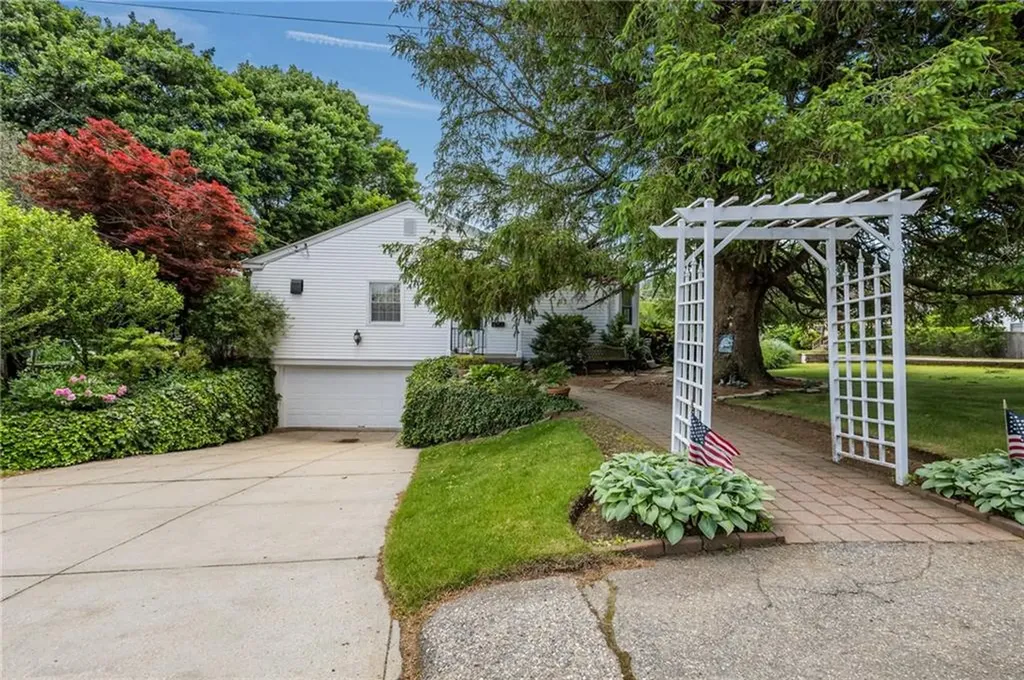 963 Hartford Avenue Johnston RI 02919