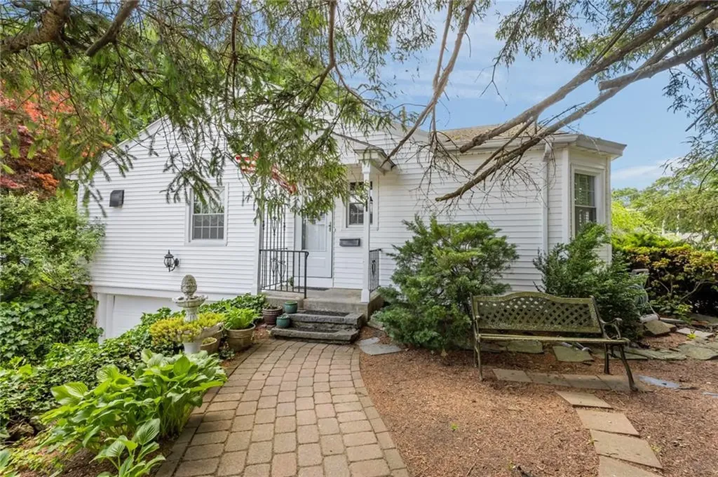 963 Hartford Avenue Johnston RI 02919