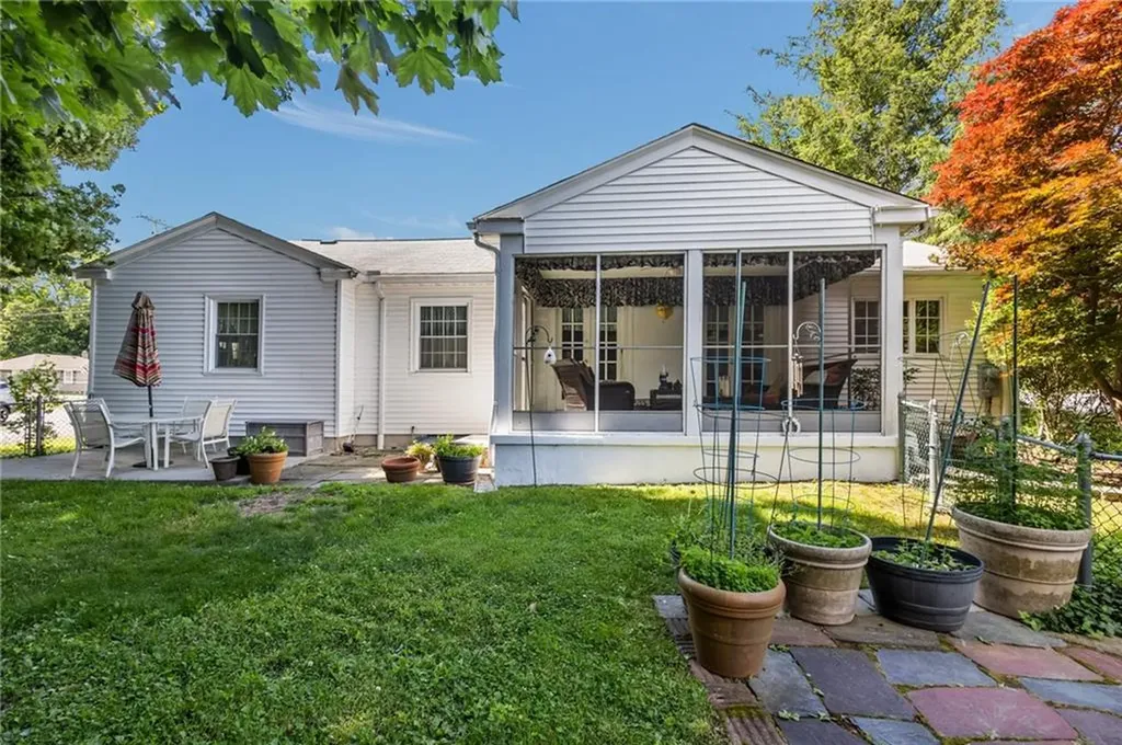 963 Hartford Avenue Johnston RI 02919