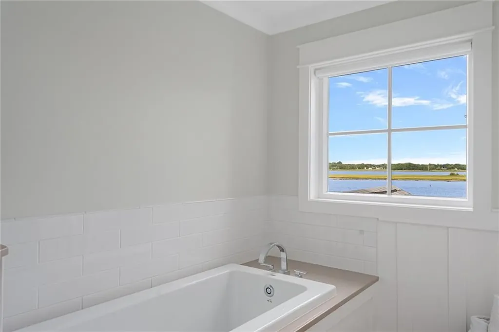 5 Hampden Street Barrington RI 02806