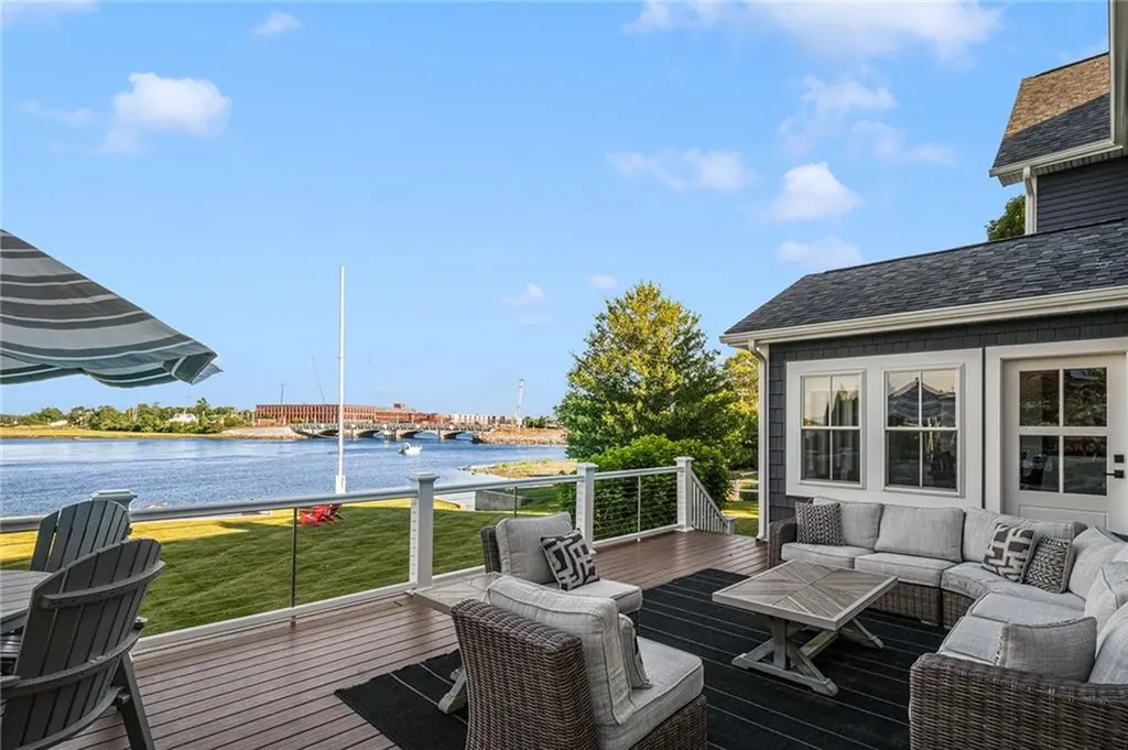 5 Hampden Street Barrington RI 02806