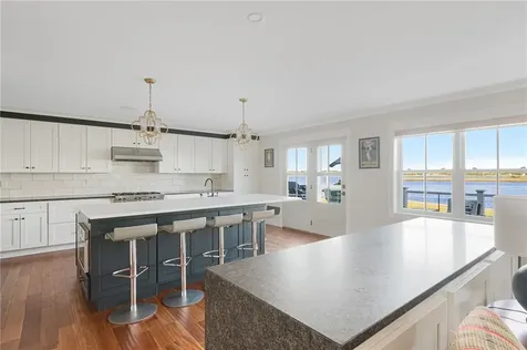 5 Hampden Street Barrington RI 02806