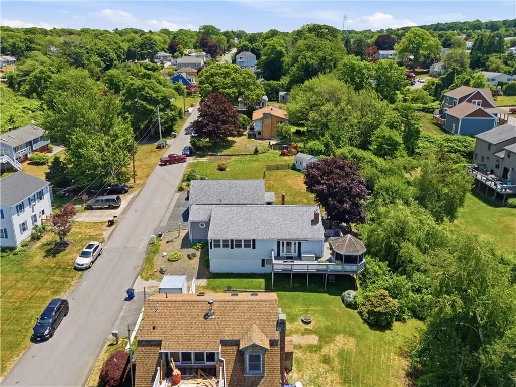 201 Randolph Avenue Tiverton RI 02878