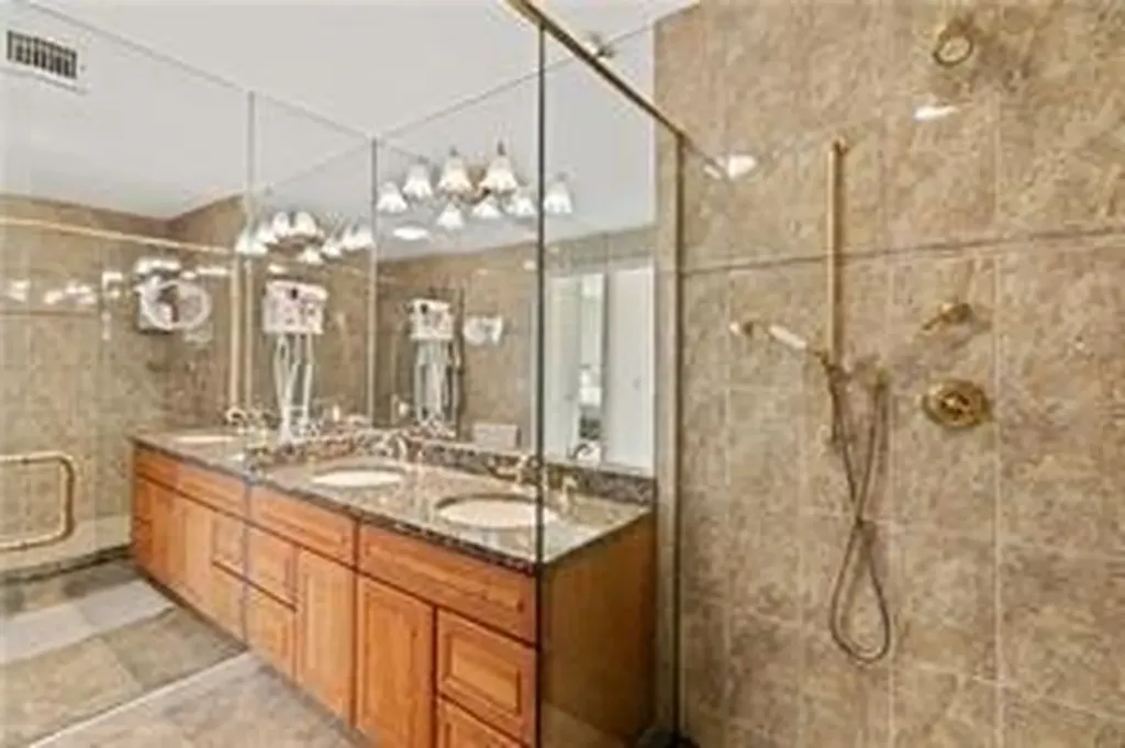 31 Coddinton Wharf Newport RI 02840