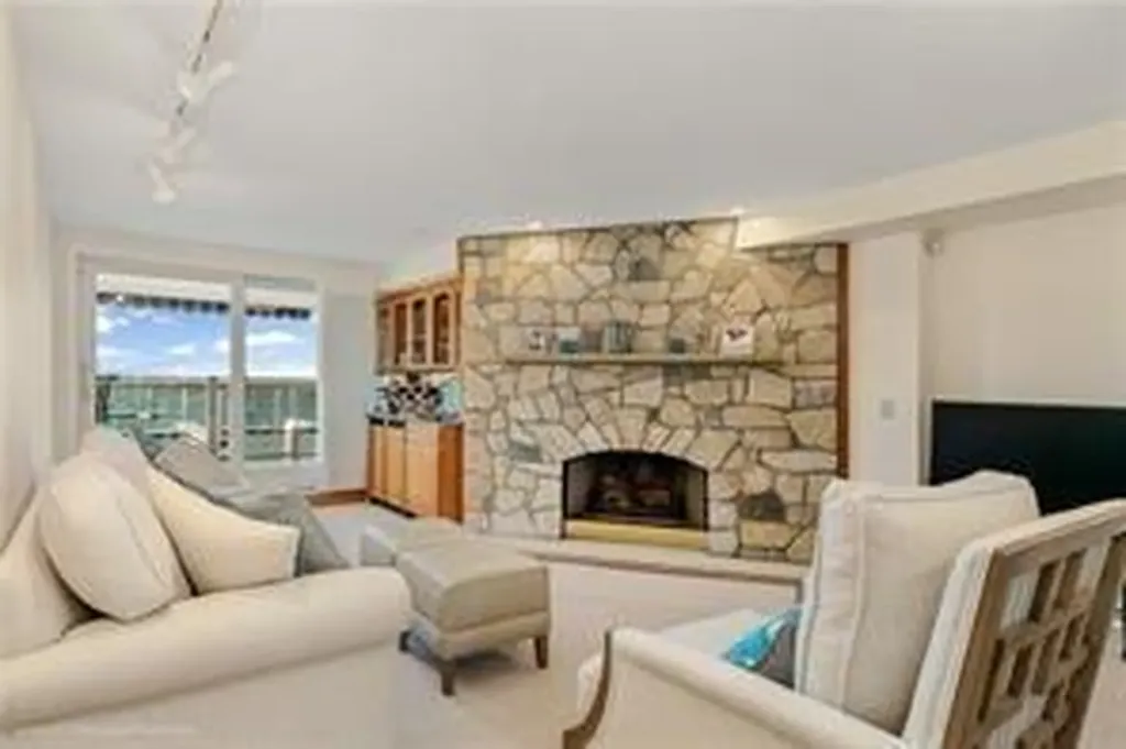 31 Coddinton Wharf Newport RI 02840