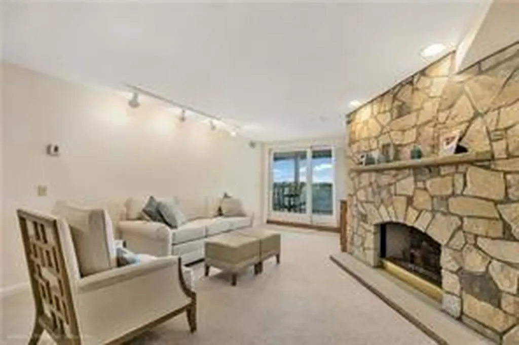 31 Coddinton Wharf Newport RI 02840