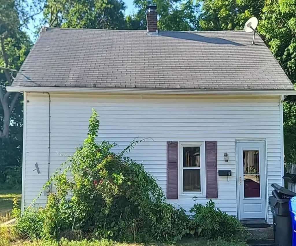 15 Hope Court West Warwick RI 02893