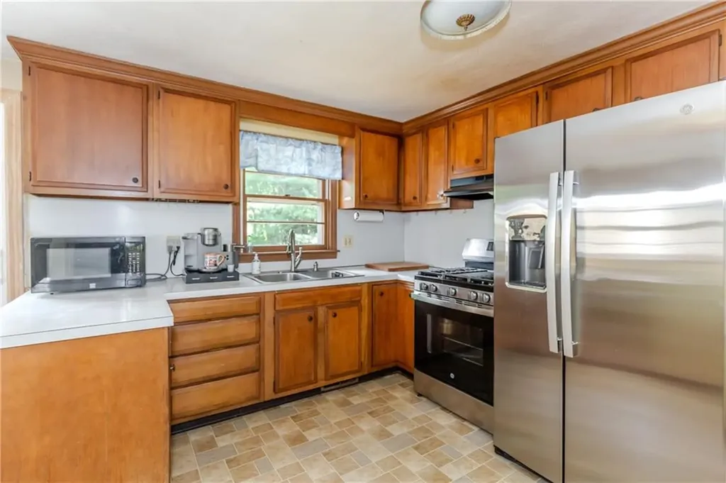 72 2nd Point Road Warwick RI 02889