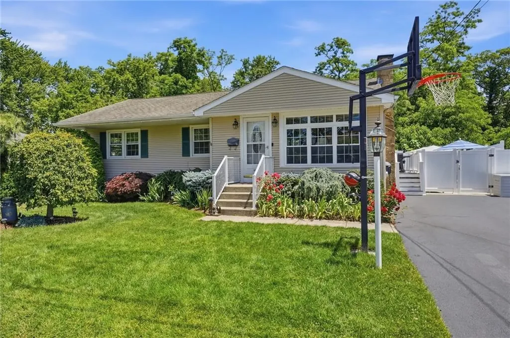 72 Fairweather Avenue Cranston RI 02910