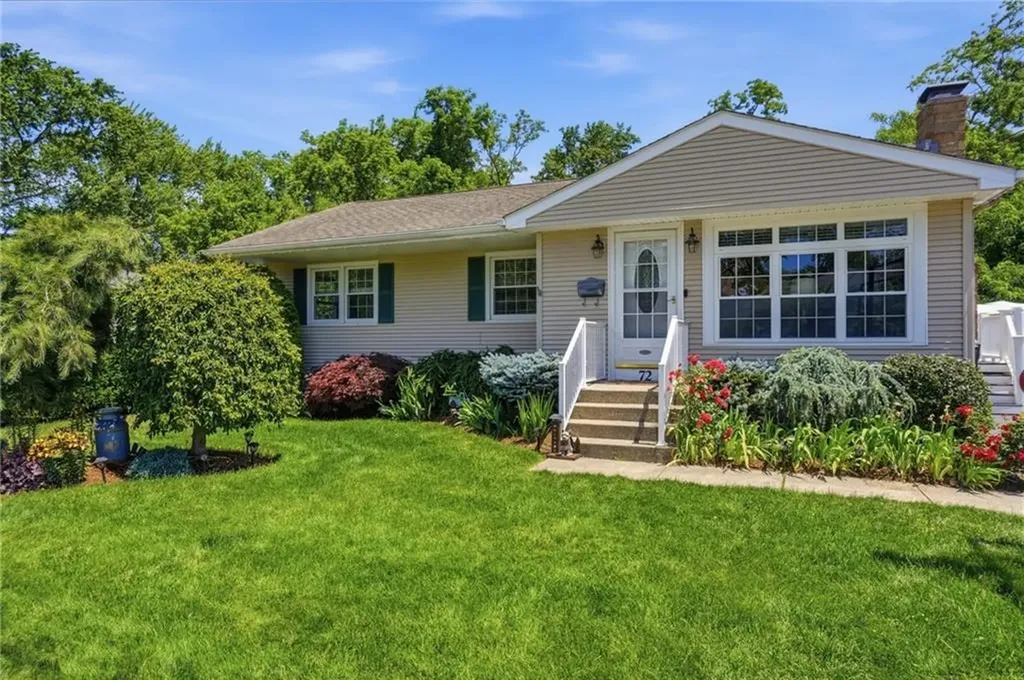 72 Fairweather Avenue Cranston RI 02910