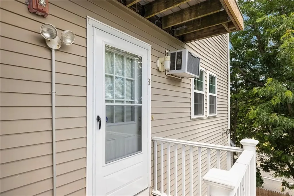2799 Pawtucket Avenue East Providence RI 02914