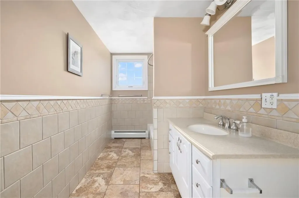2799 Pawtucket Avenue East Providence RI 02914