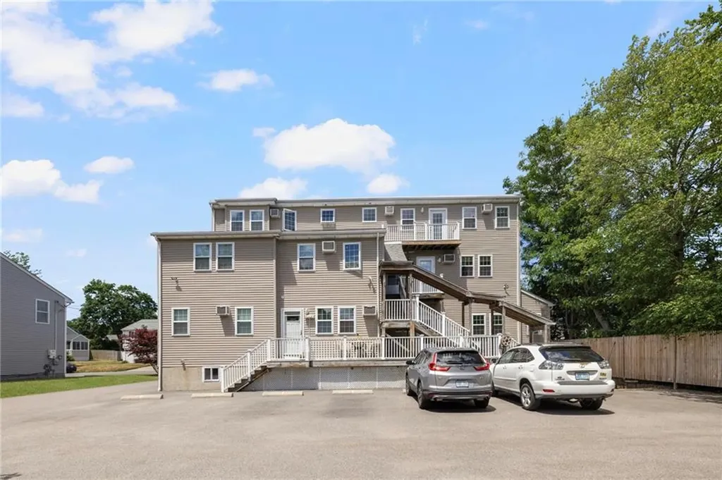 2799 Pawtucket Avenue East Providence RI 02914
