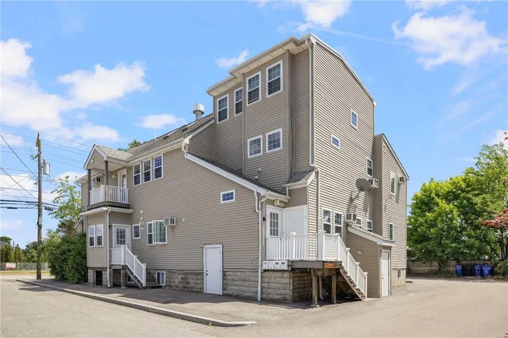 2799 Pawtucket Avenue East Providence RI 02914