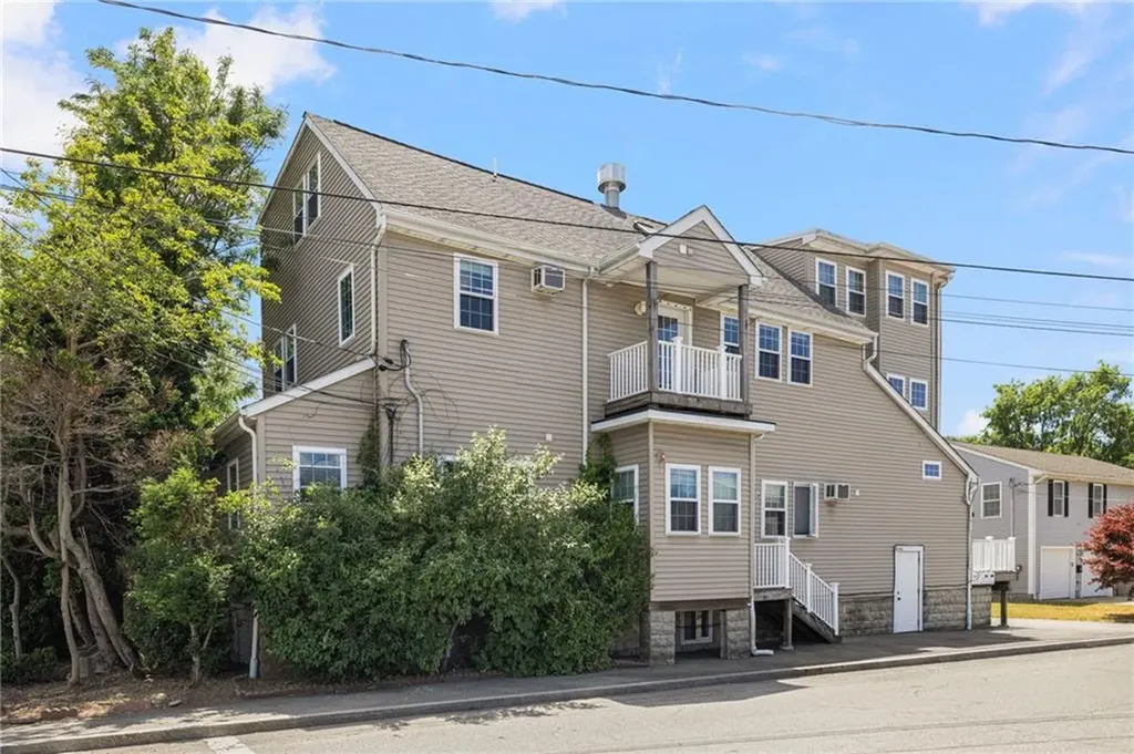 2799 Pawtucket Avenue East Providence RI 02914