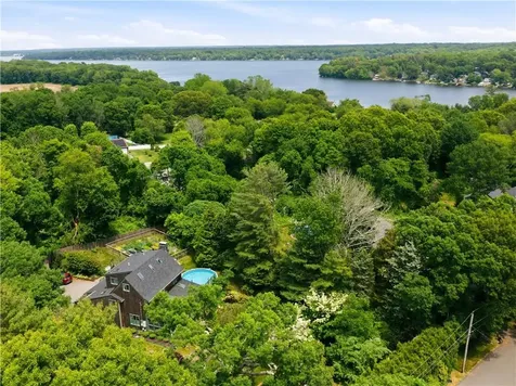 68 Captains Circle Tiverton RI 02878