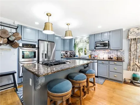 68 Captains Circle Tiverton RI 02878