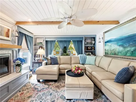 68 Captains Circle Tiverton RI 02878