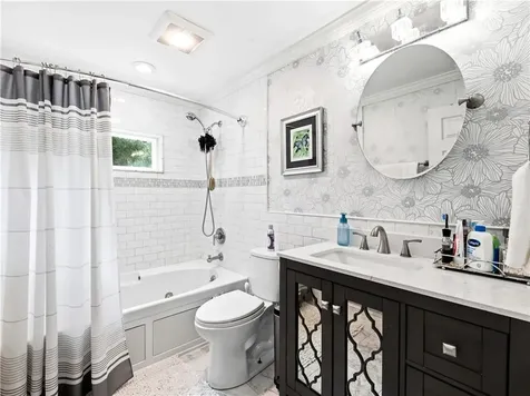 68 Captains Circle Tiverton RI 02878