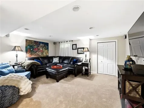68 Captains Circle Tiverton RI 02878