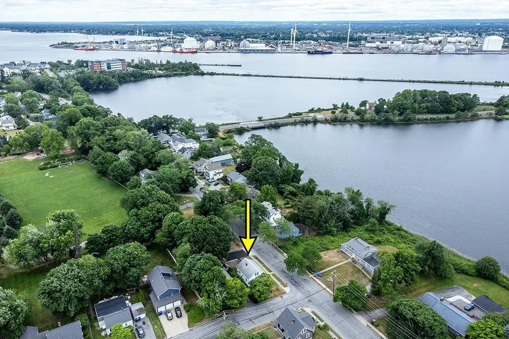 1402 S Broadway East Providence RI 02914