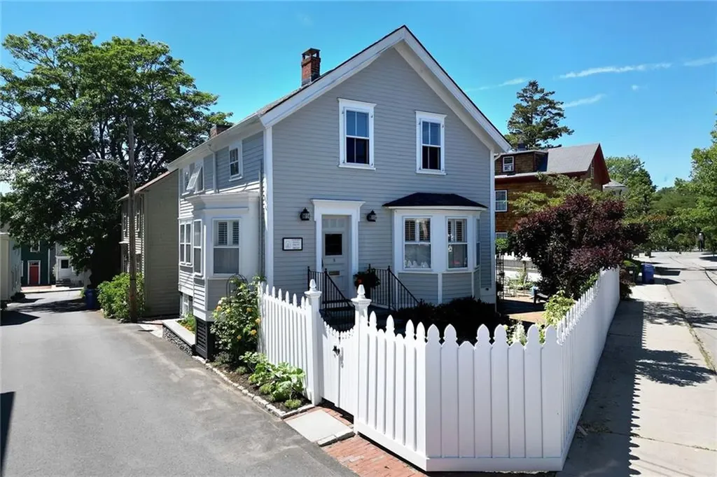 8 Sanford Street Newport RI 02840