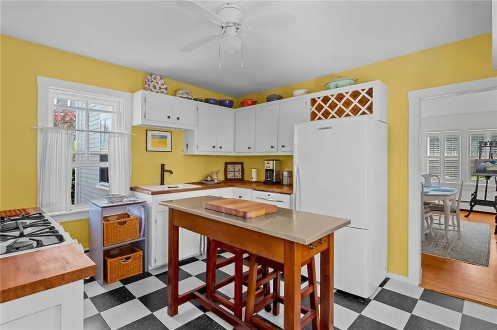 8 Sanford Street Newport RI 02840