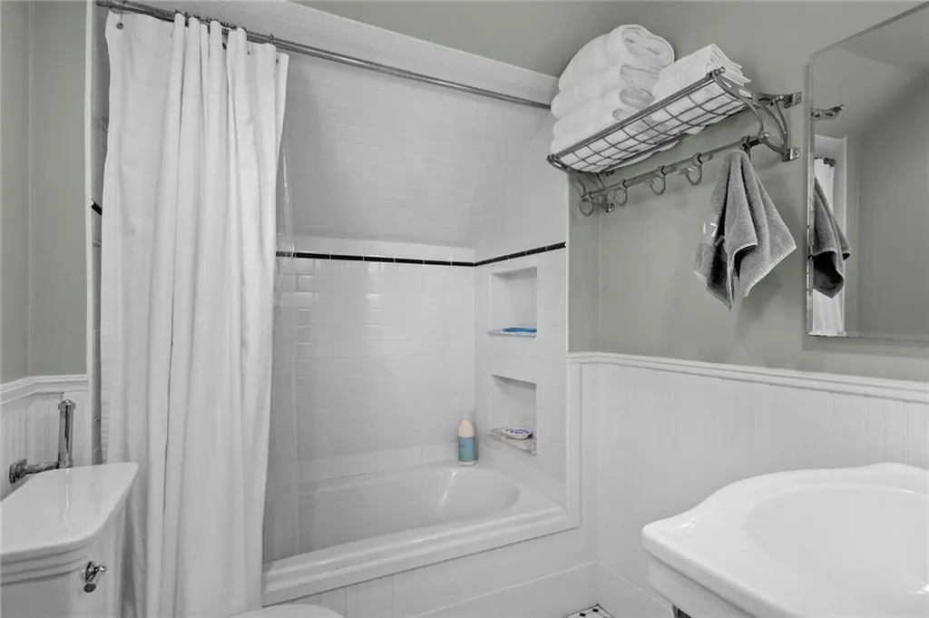 8 Sanford Street Newport RI 02840