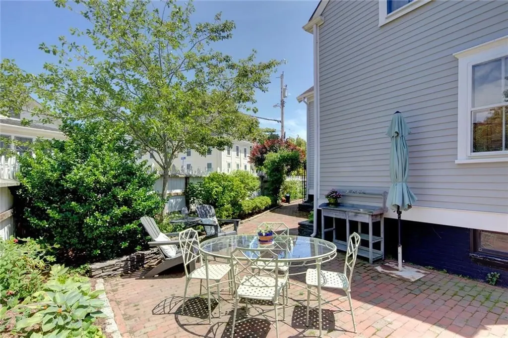8 Sanford Street Newport RI 02840
