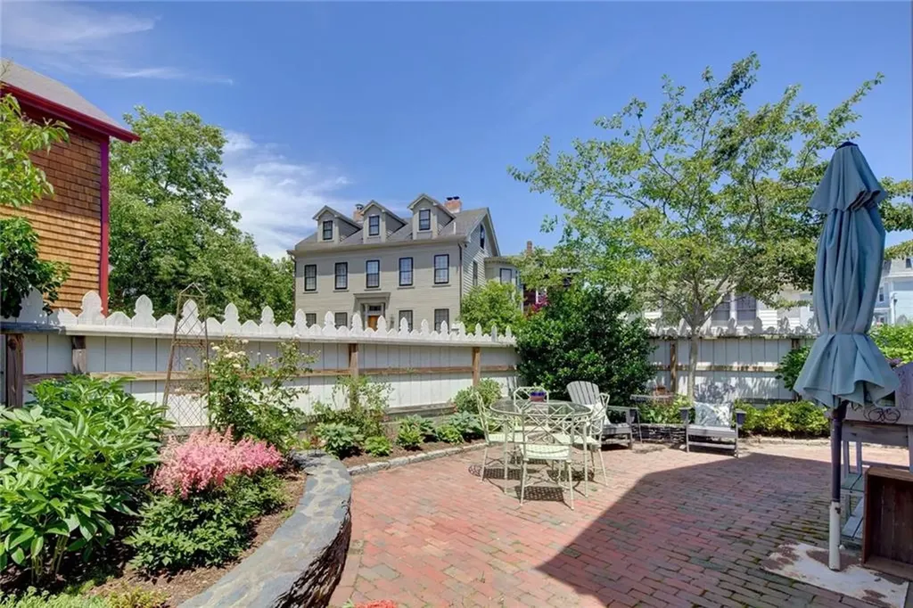 8 Sanford Street Newport RI 02840