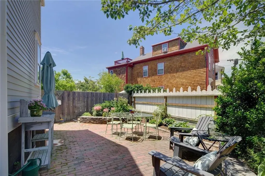 8 Sanford Street Newport RI 02840
