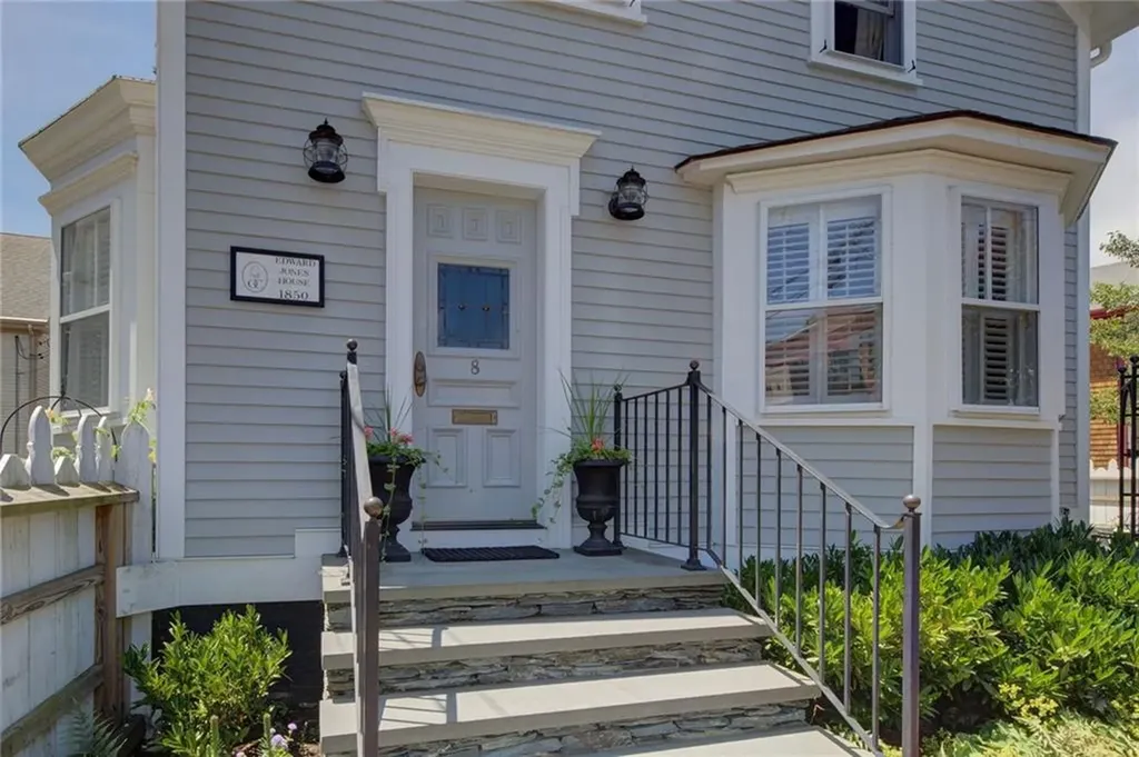 8 Sanford Street Newport RI 02840