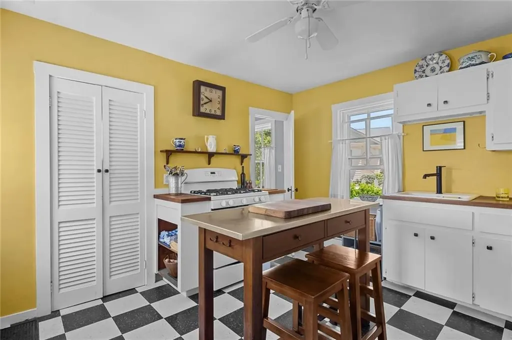 8 Sanford Street Newport RI 02840