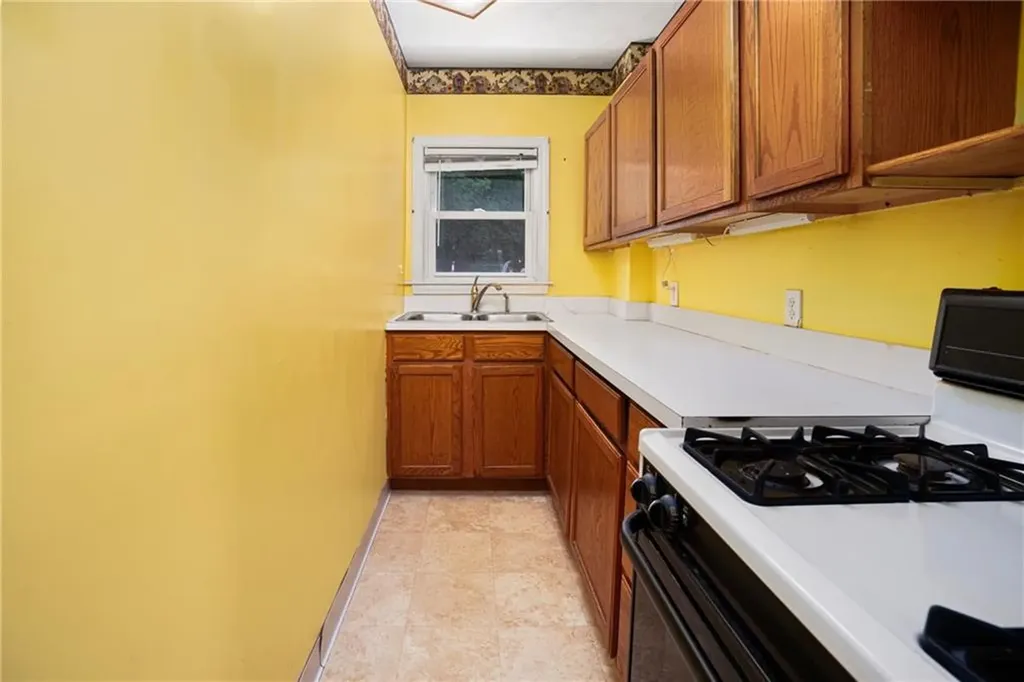 147 Tweed Street Pawtucket RI 02861