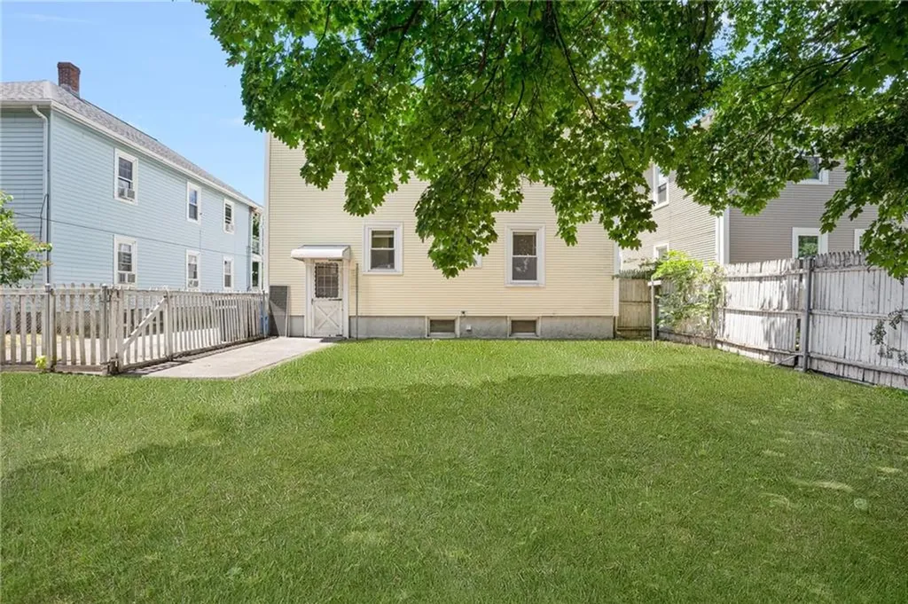 147 Tweed Street Pawtucket RI 02861