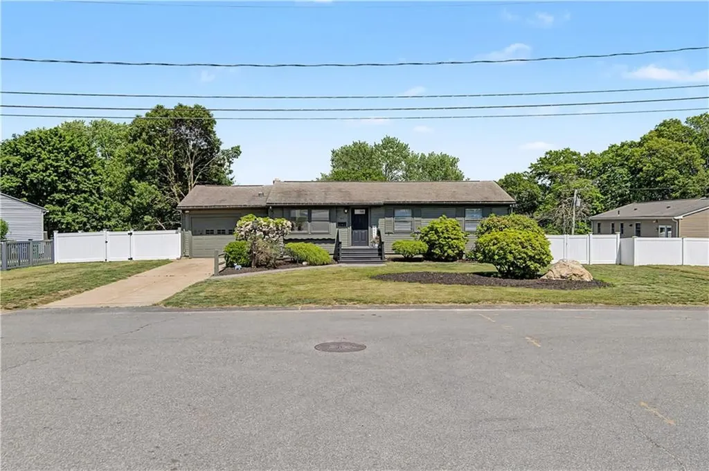 162 Larchmont Road Warwick RI 02886
