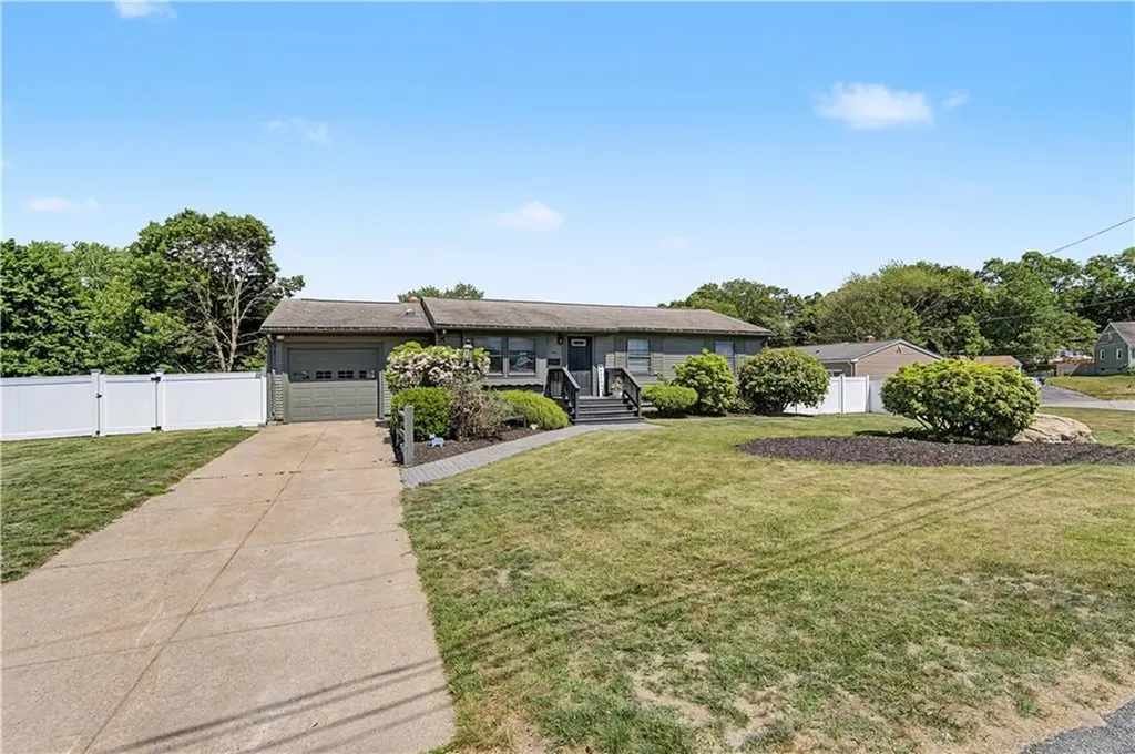 162 Larchmont Road Warwick RI 02886