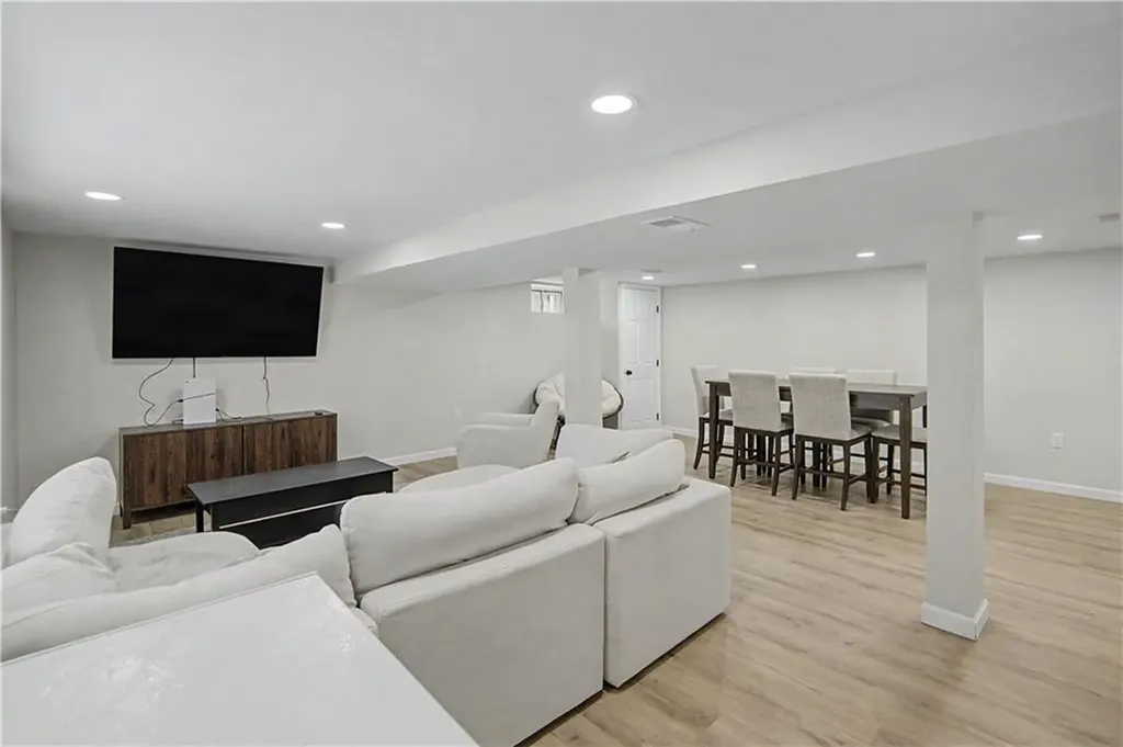 162 Larchmont Road Warwick RI 02886